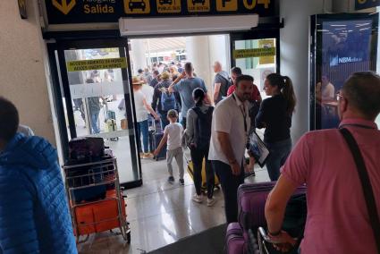 Britain tries to ease airport nightmare