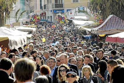 Inca's Dijous Bo, the biggest fair of the year in Majorca. Can you spot a future tourism minister in the crowd?