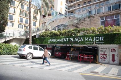 Entrance to the Plaça Major underground car park.