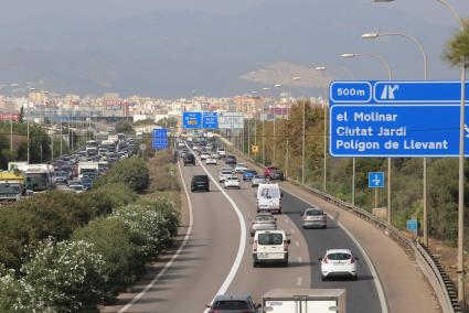 High-occupancy vehicle lane in Palma, Mallorca