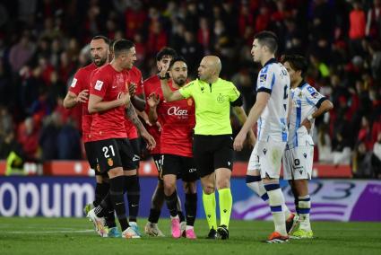 Spanish football's worst referee Pablo Gonzalez Fuertes!