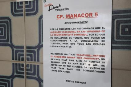 A notice warning about illegal holiday letting in Palma, Mallorca