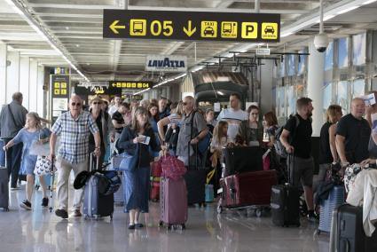 Tourists arriving to Palma airport