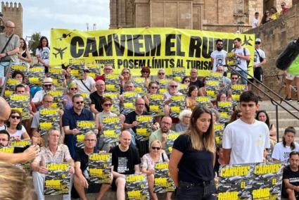 Tourism protest in Mallorca - 'let's change course'