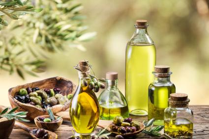 Olive oil and berries.