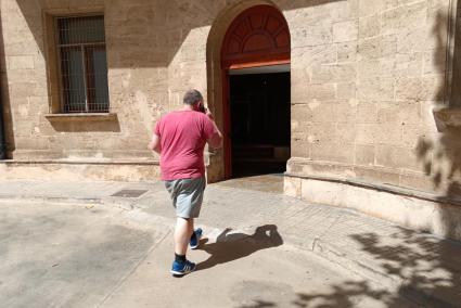 Briton caught stealing tobacco at the courts in Palma Mallorca