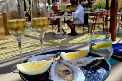 Oysters were large, fresh and juicy