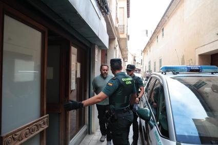 Murder suspect arriving at the courts in Manacor, Mallorca