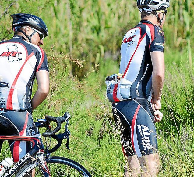 TENSION MOUNTING IN THE PORT OF ANDRAITX OVER CYCLISTS URINATING IN PUBLIC