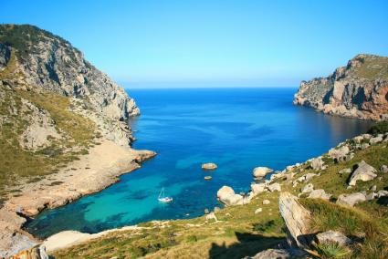 Cala Figuera, nestled beneath dramatic cliffs in northern Mallorca