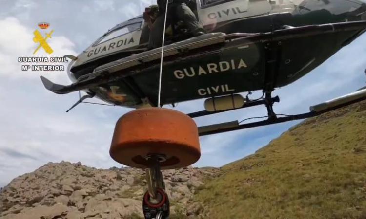 Guardia Civil helicopter crew had to carry out some very dangerous action.