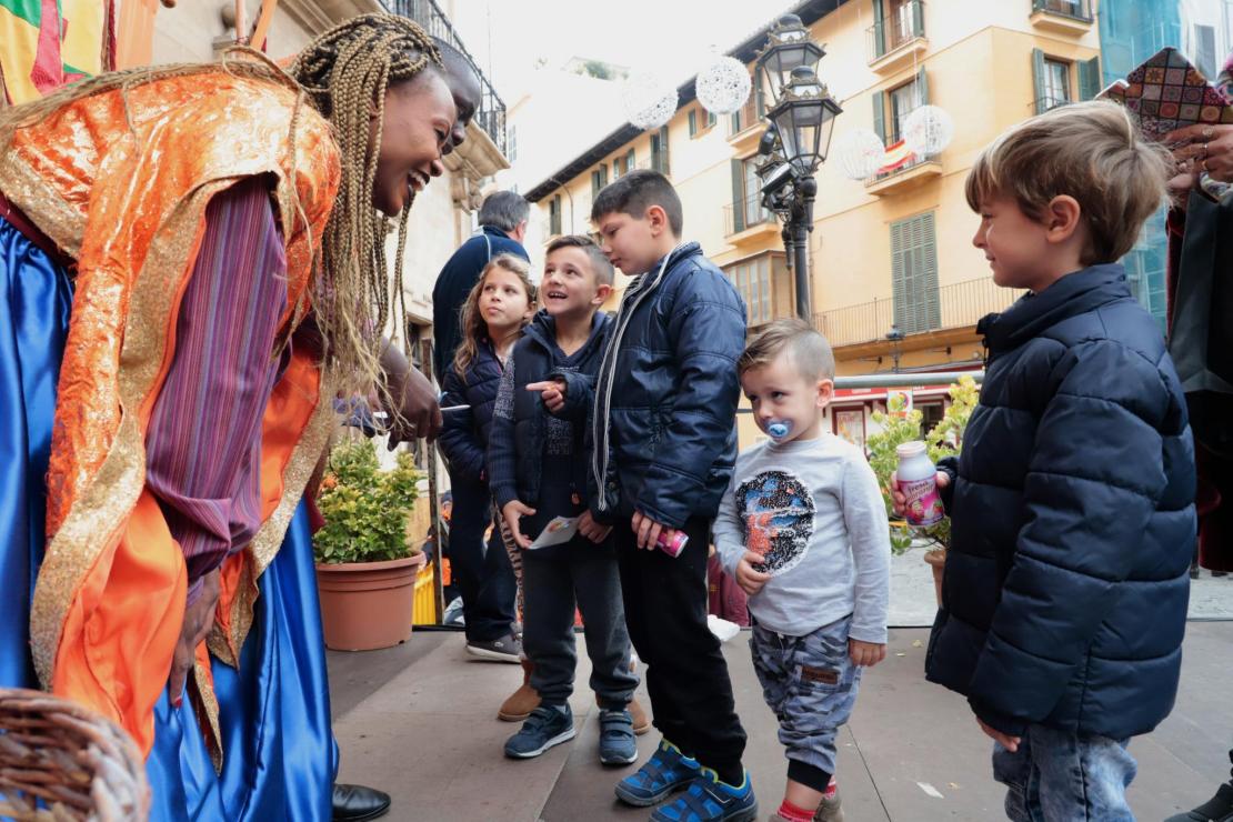 The Royal Pages arrive in Palma