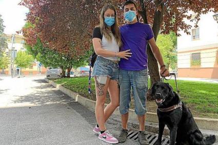 Pedro Esquiva with his partner and his guide dog Lazarillo.