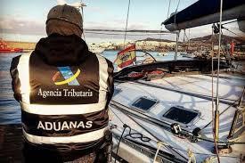 Una foto de archivo de un oficial de aduanas.