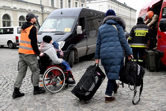 Refugiados ucranianos en la estación de tren de Przemysl
