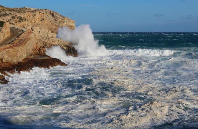 El mar embravecido en Mallorca