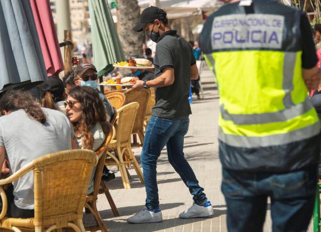 Las llamadas terrazas Covid en Pollensa permitieron ocupar la vía pública “con carácter excepcional”.