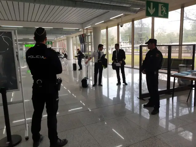 La policía investiga la causa de la muerte.