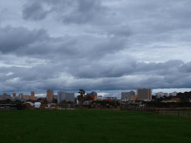 Temperaturas con pocos cambios o ligero descenso.