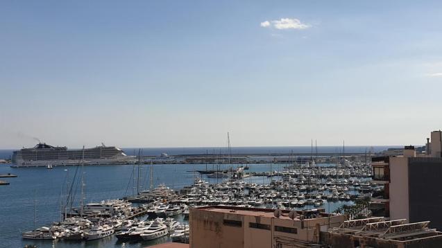 Cielo despejado en el puerto de Palma