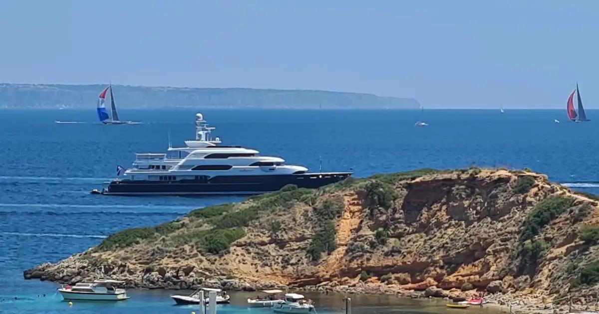 Food billionaire books into Mallorca on his superyacht