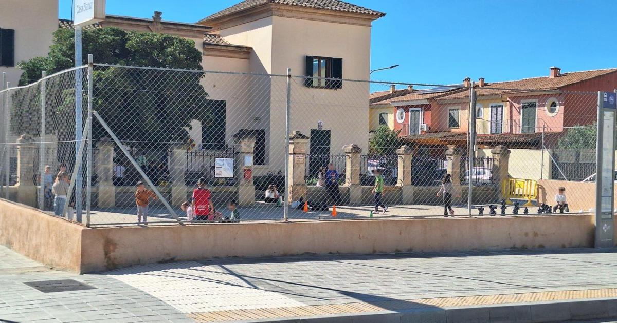 Residents who live near the site for the Palma Airport weapons' depot feel ignored by politicians