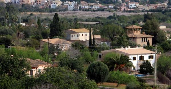 Mallorca and Airbnb reaffirm their battle against illegal accommodation, platform targets rural properties across Spain
