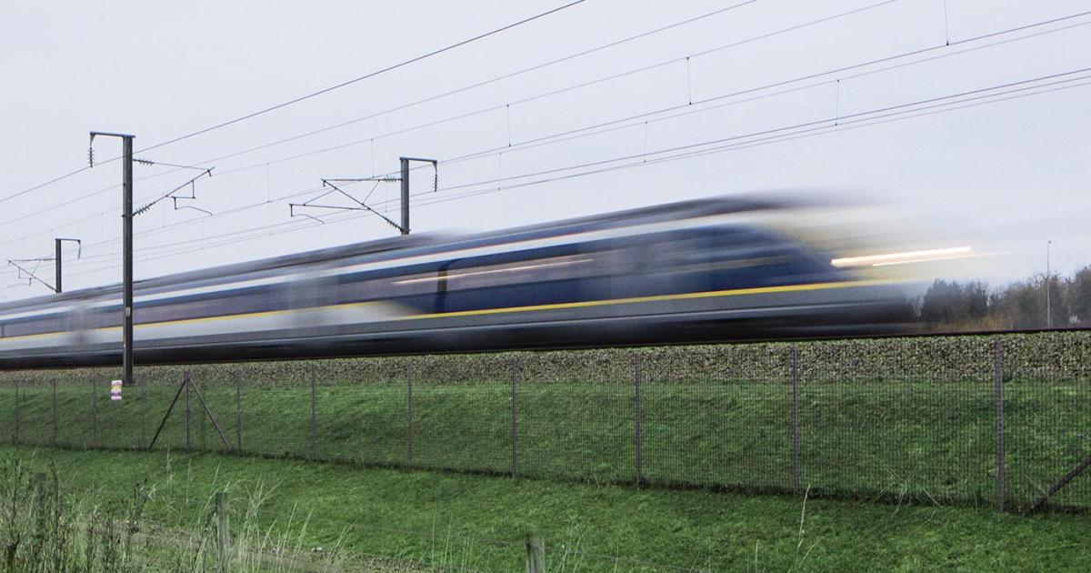 Is it a bird, is a it a plane? No it´s Spain´s new 350kph trains