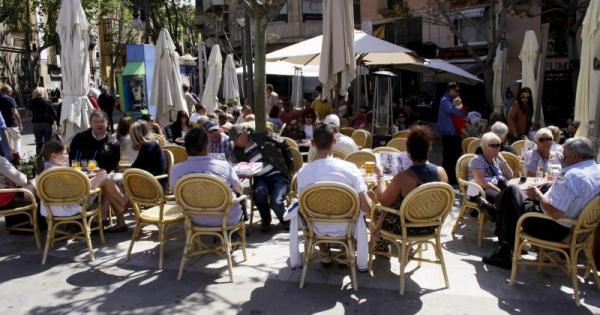Spain fuming over smoking and vaping ban: Mallorca fears loss of tourism, calls for less restrictive controls