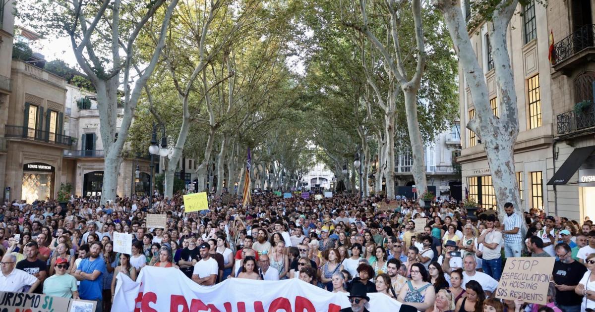 Spain expects tourist arrivals to keep growing in 2026 after hosting 97 million last year