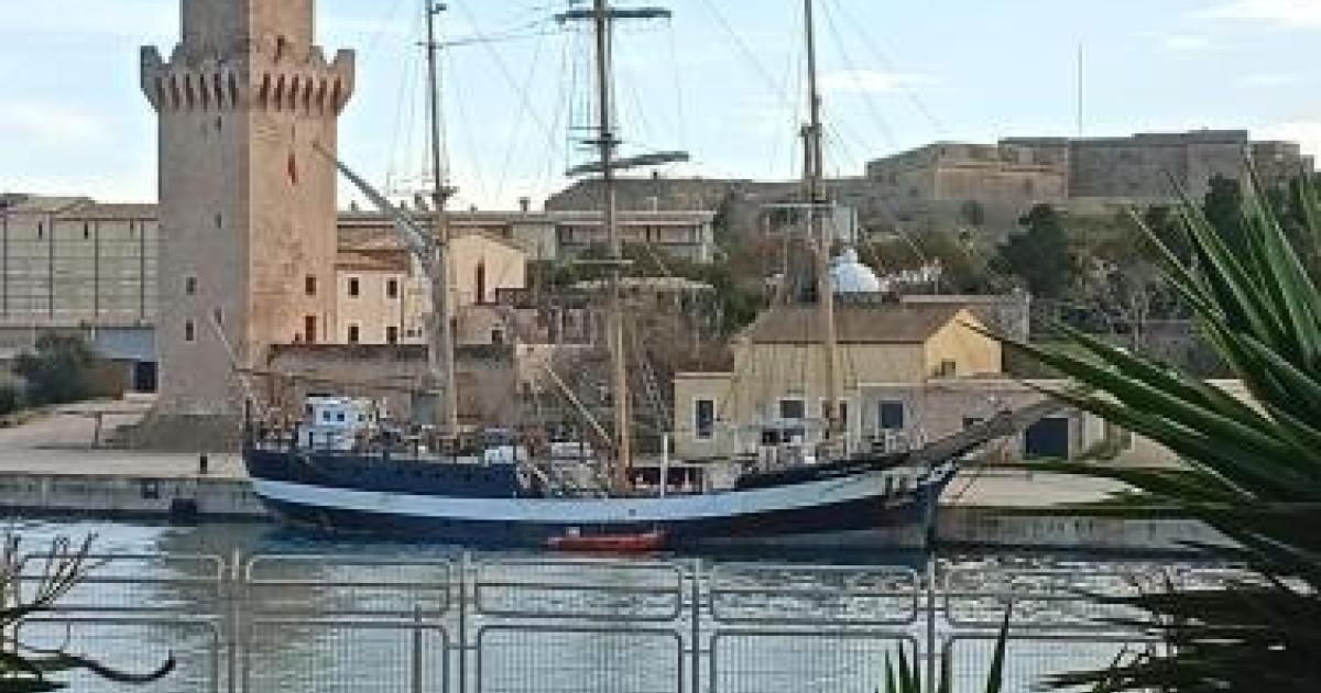 British sail training ship docks in Palma