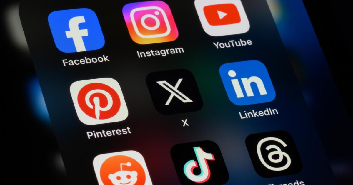 PM accuses "social media oligarchs" of spreading lies about Spain.