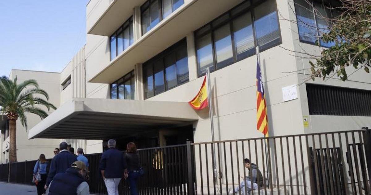 Britons in danger of getting caught in Spain immigration trap, system near collapse in the Balearics