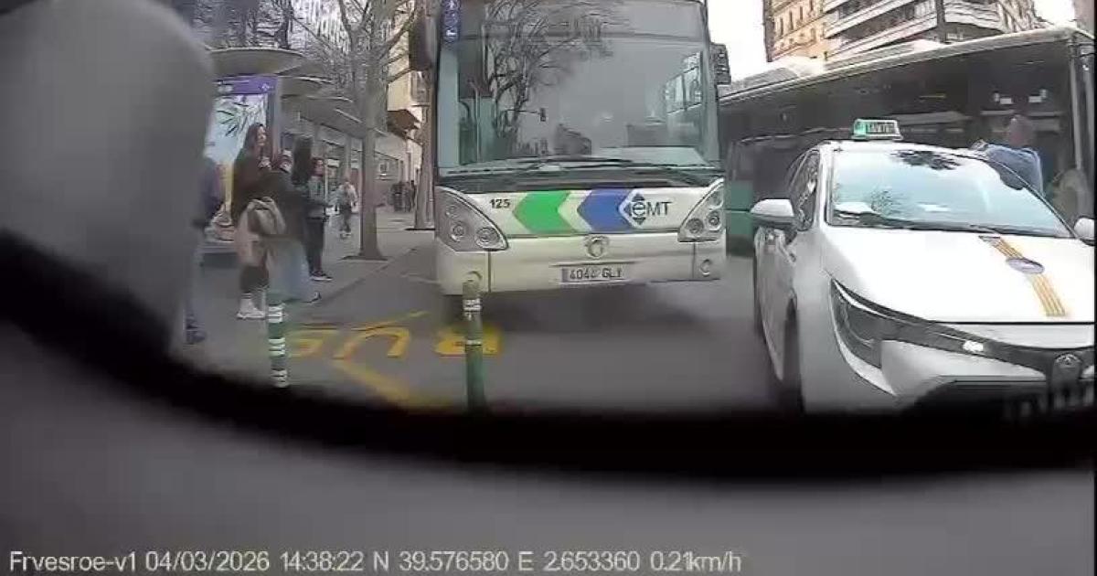 EMT bus deliberately hits taxi near Plaza España stop in Palma