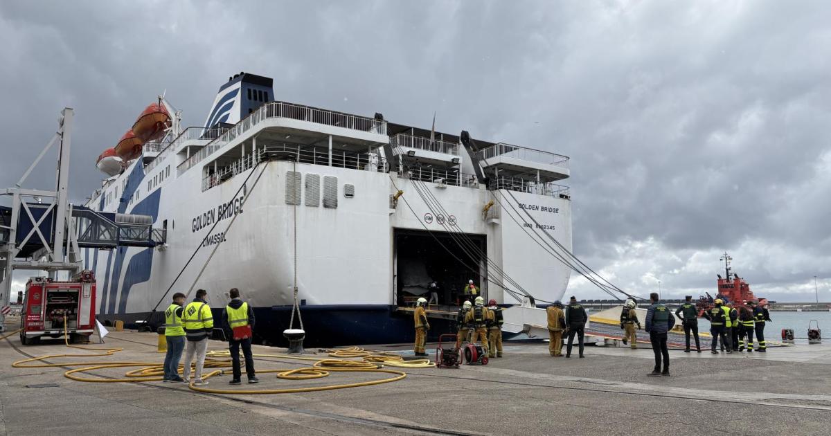 Fire breaks out on ferry heading for Palma, 15 people require medical assistance