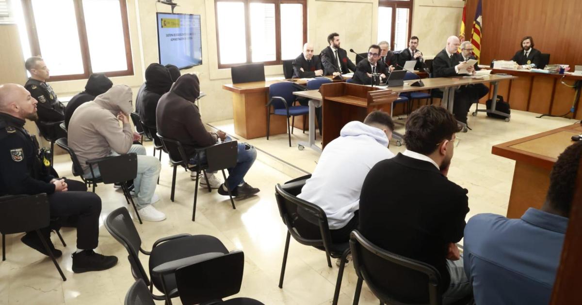 Eight tourists accused of gang rape in Magalluf accept 72 years in prison