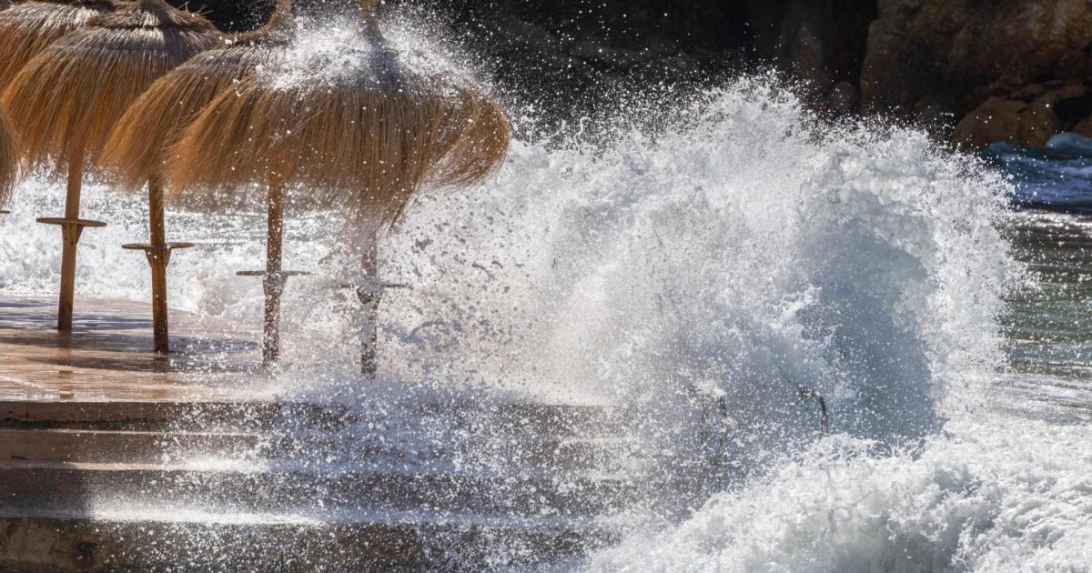 Mallorca on severe weather alert as 100km/h winds and waves up to 10 metres hit the island