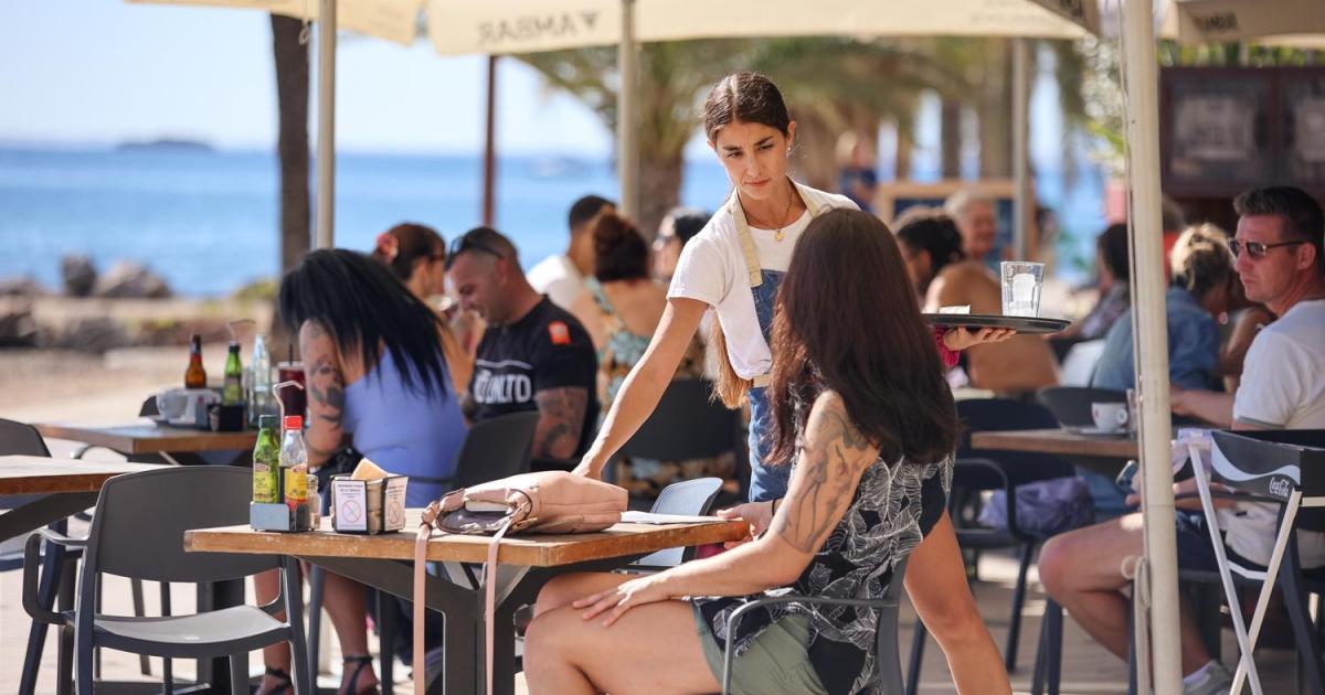 "With the advances in AI, people will be queuing outside restaurant doors asking us for work", Mallorca industry chief says