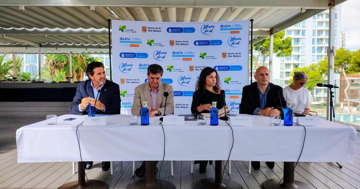 Britons enjoying a cracking Easter in Mallorca: prepare for border control delays