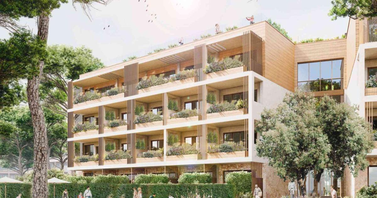 Mayor of Calvia welcomes staff of super-luxury British hotel