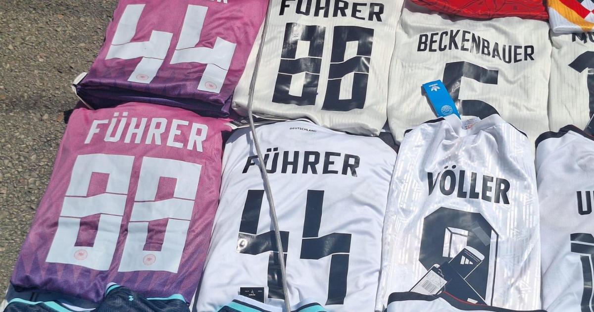 Nazi-symbol shirts back on sale in Mallorca