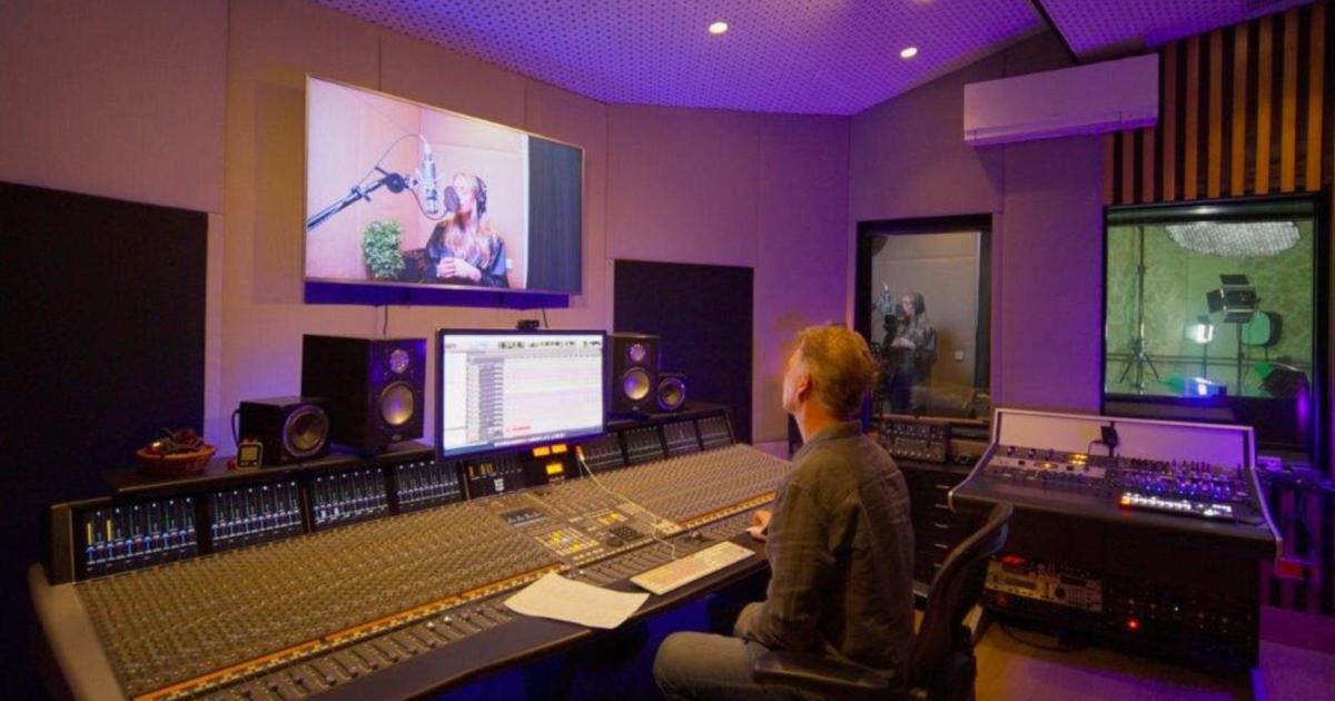“Lights, camera, action and music,” Palma Music Studios is pumping as it celebrates ten years since playing its first Mallorca chord