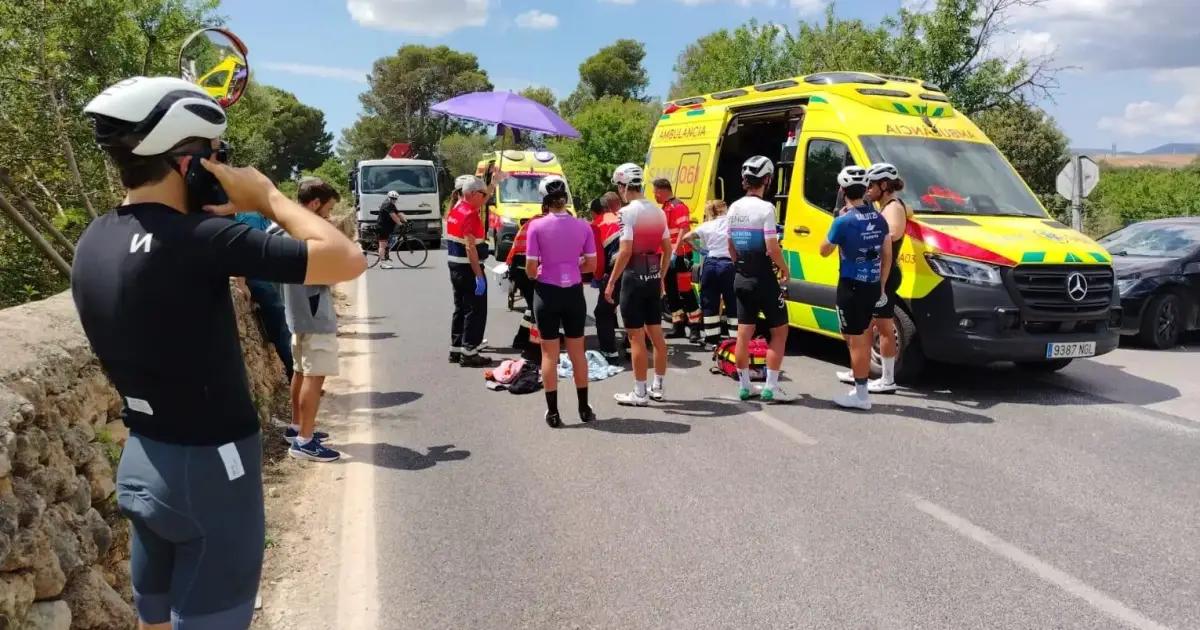 Cyclists no longer allowed on hard shoulders under new Spanish road rules