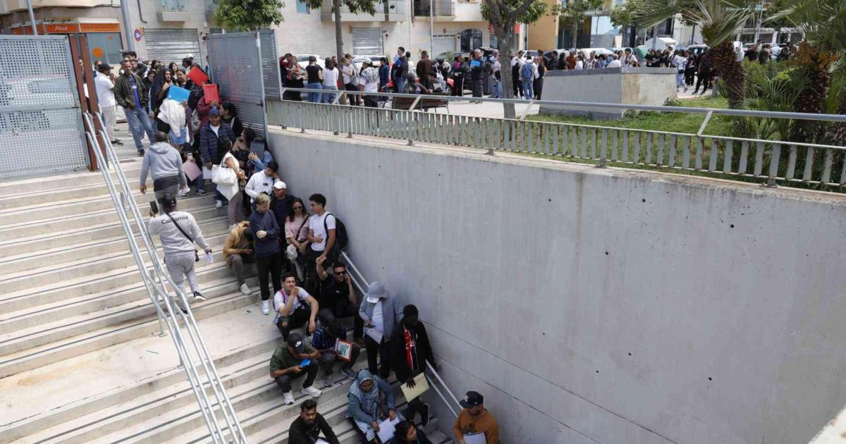 Spain wants to match migrants to jobs as 500,000 illegal residents set to get their papers