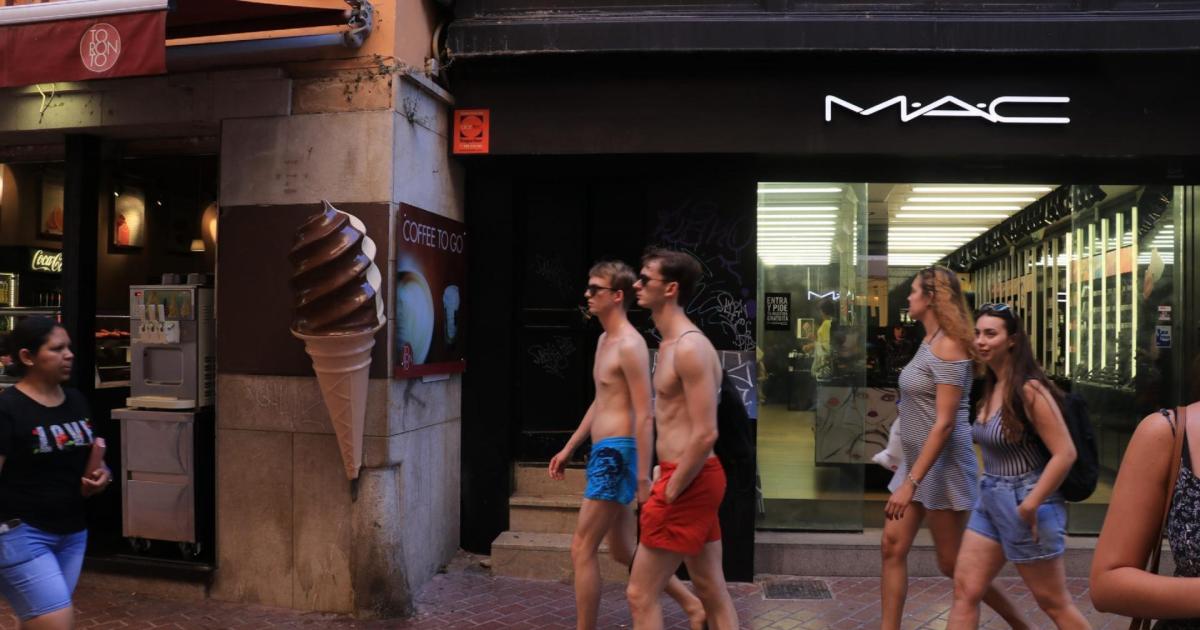 Holiday dress code reminder for Spain: Keep your shirt on in Mallorca or face 500 euro fine