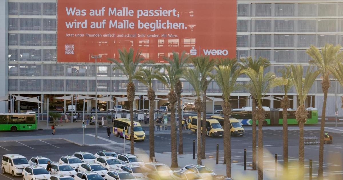 The controversial Palma Airport billboard - Bank "evaluating" it, while hoteliers add to the criticism
