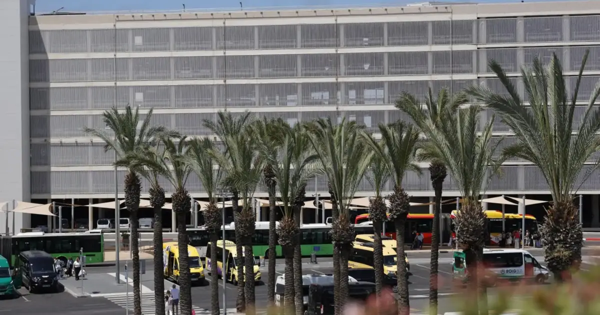 Bank invited to sign Mallorca's 'responsible tourism' pledge after airport advert is taken down