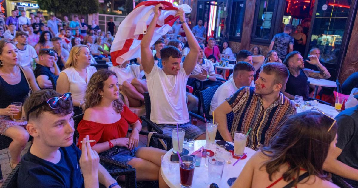 Magalluf and Palmanova bars and restaurants to stay open later for England and Scotland World Cup games