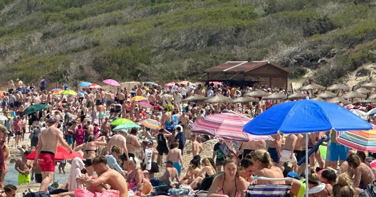 Mallorca beach where there are complaints about overcrowding is to get a new car park
