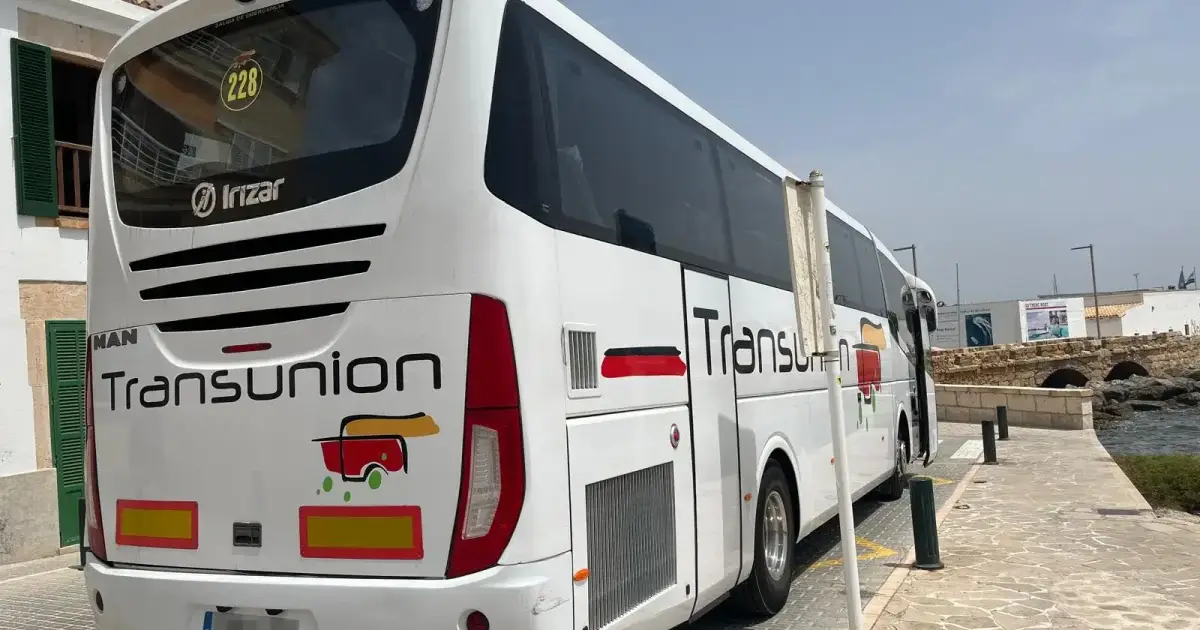 Transport of migrants in Mallorca being contracted out to a private coach operator